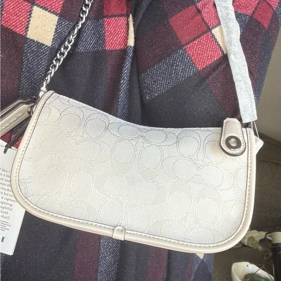 Authentic COACH 1941 Signature jacquard/Glovetanned turnlock zip closure Crosby - Picture 8 of 15